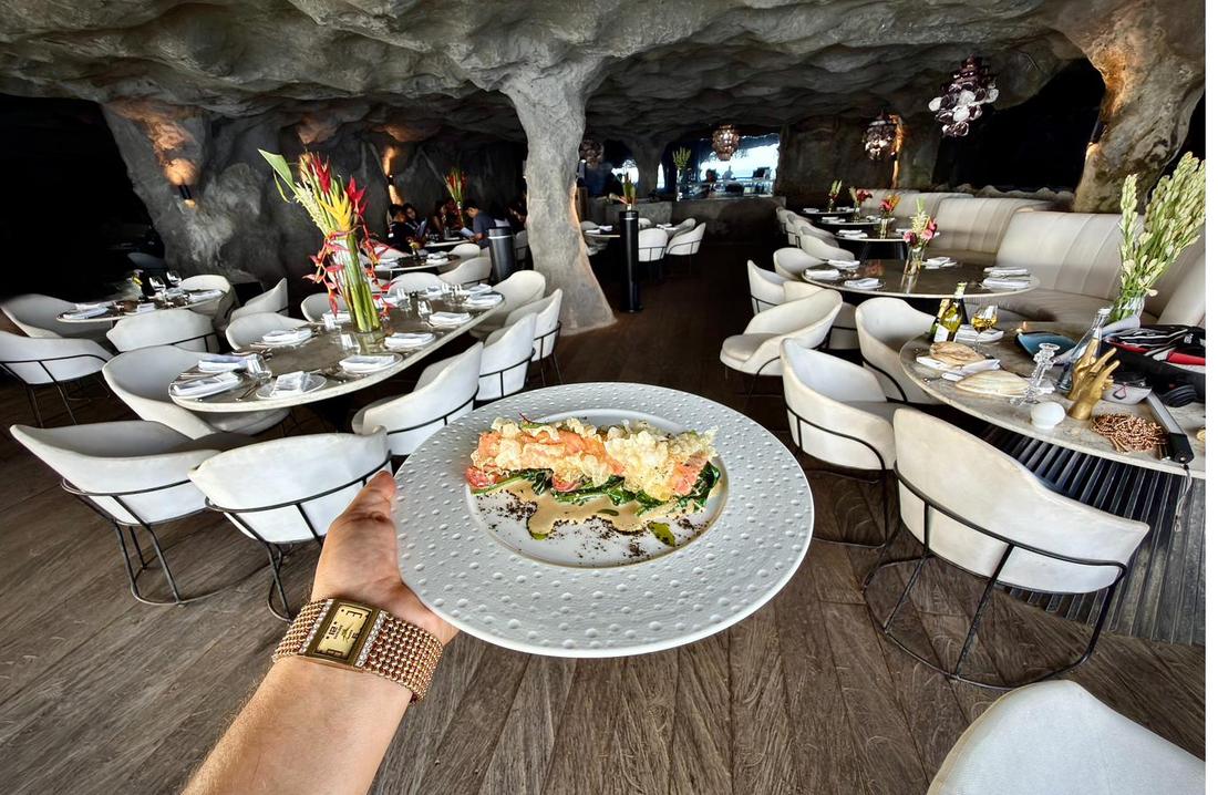 Rockfish Cliffside dining room with cream chairs and cave ceiling